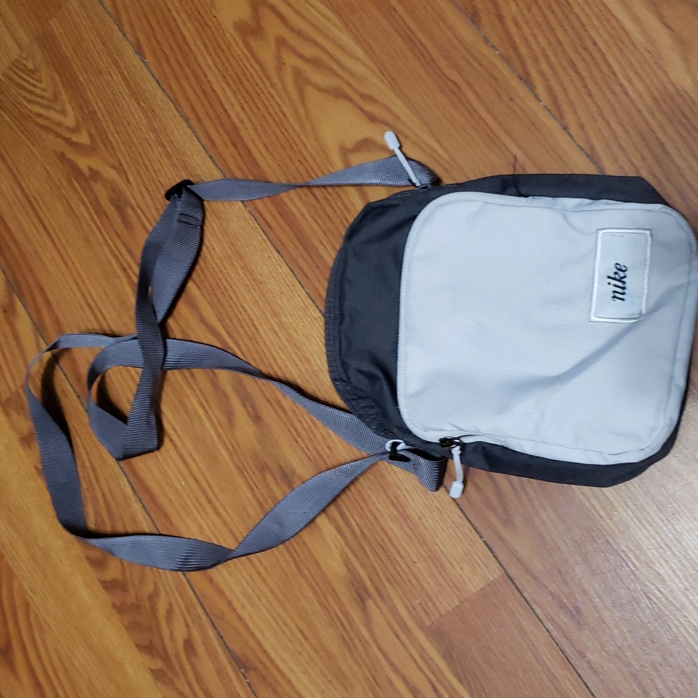 Nike Lightweight Crossbody Bag in Gray and White